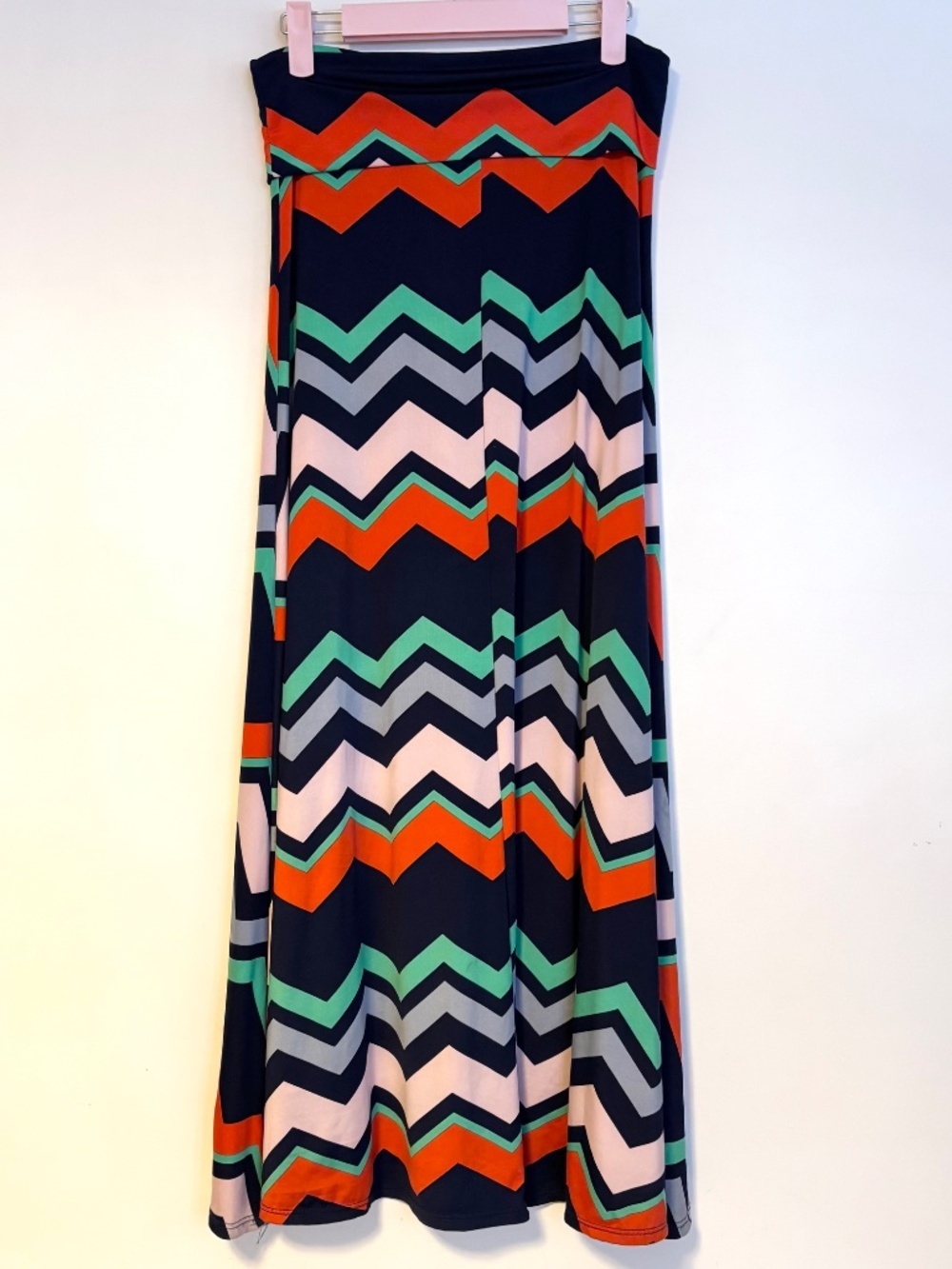 LulaRoe Mid Rise Foldover Stretch Maxi Skirt Multicolor Chevron Pattern Size XS - Picture 2 of 3